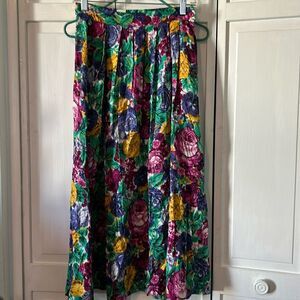 Vintage Floral pleated skirt - with pockets - Size S